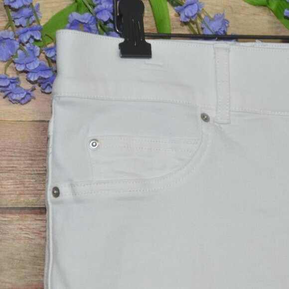 Spanx Jeans Womens XL White Straight Leg Pants Pull On Denim Style 20354R - Picture 3 of 9